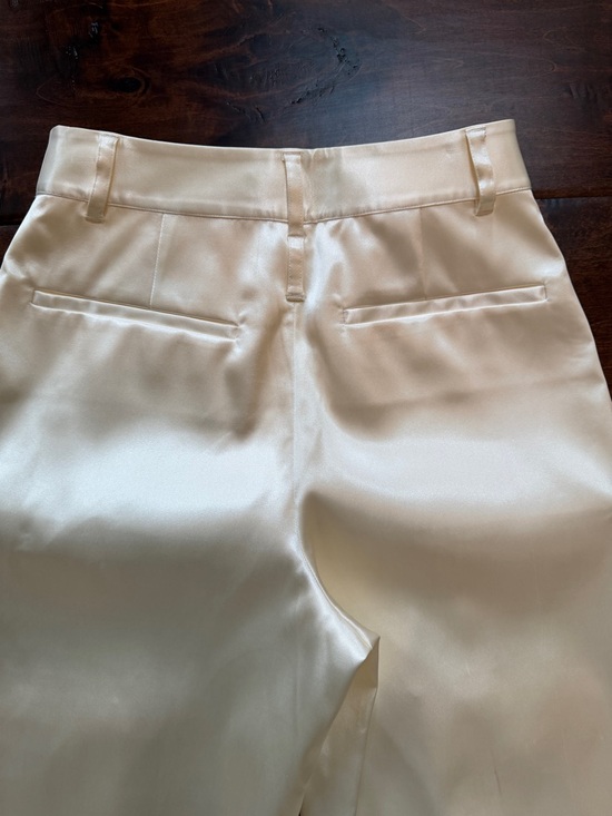 FRAME Relaxed Straight Cargo Pants in Bone - Picture 13 of 15